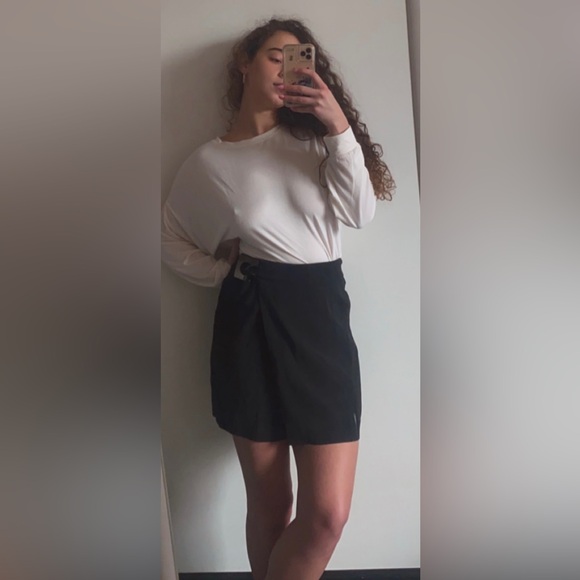 Vintage 90s Caché Wrap Square Buckle Mini Skirt in Black - Picture 12 of 13